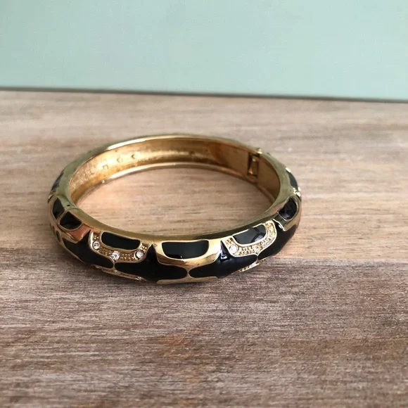 Black and Gold clasp Bracelet - Picture 5 of 10